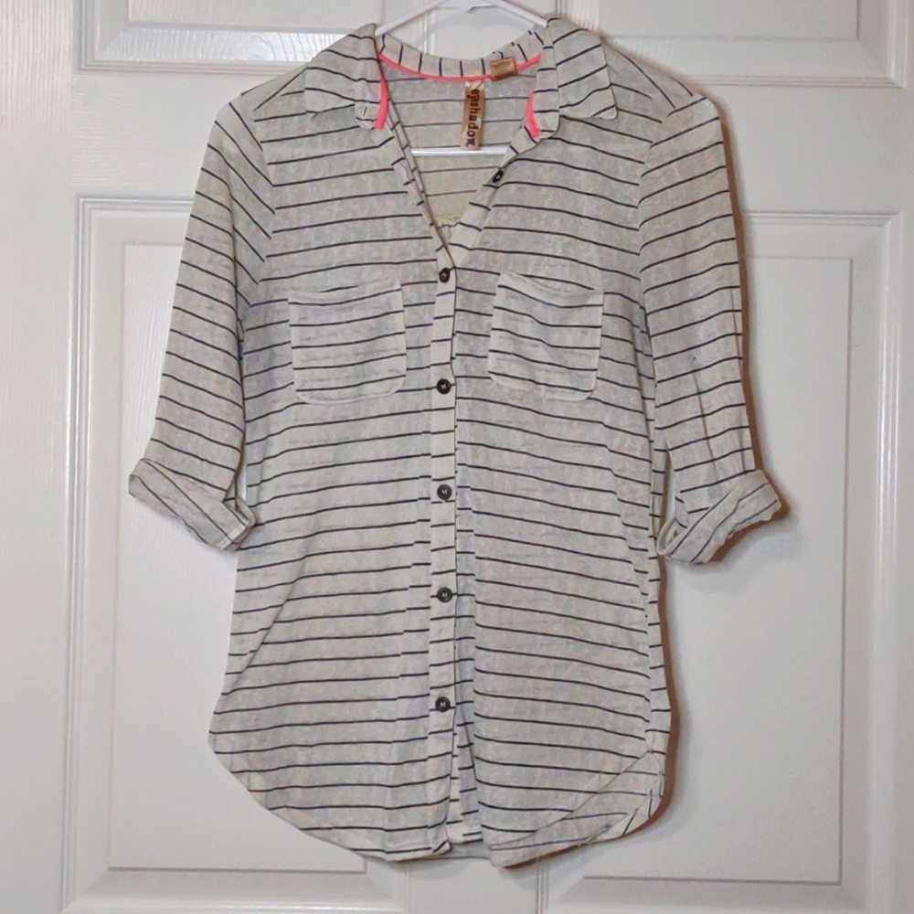 Eyeshadow size medium black and white stripe button down shirt
